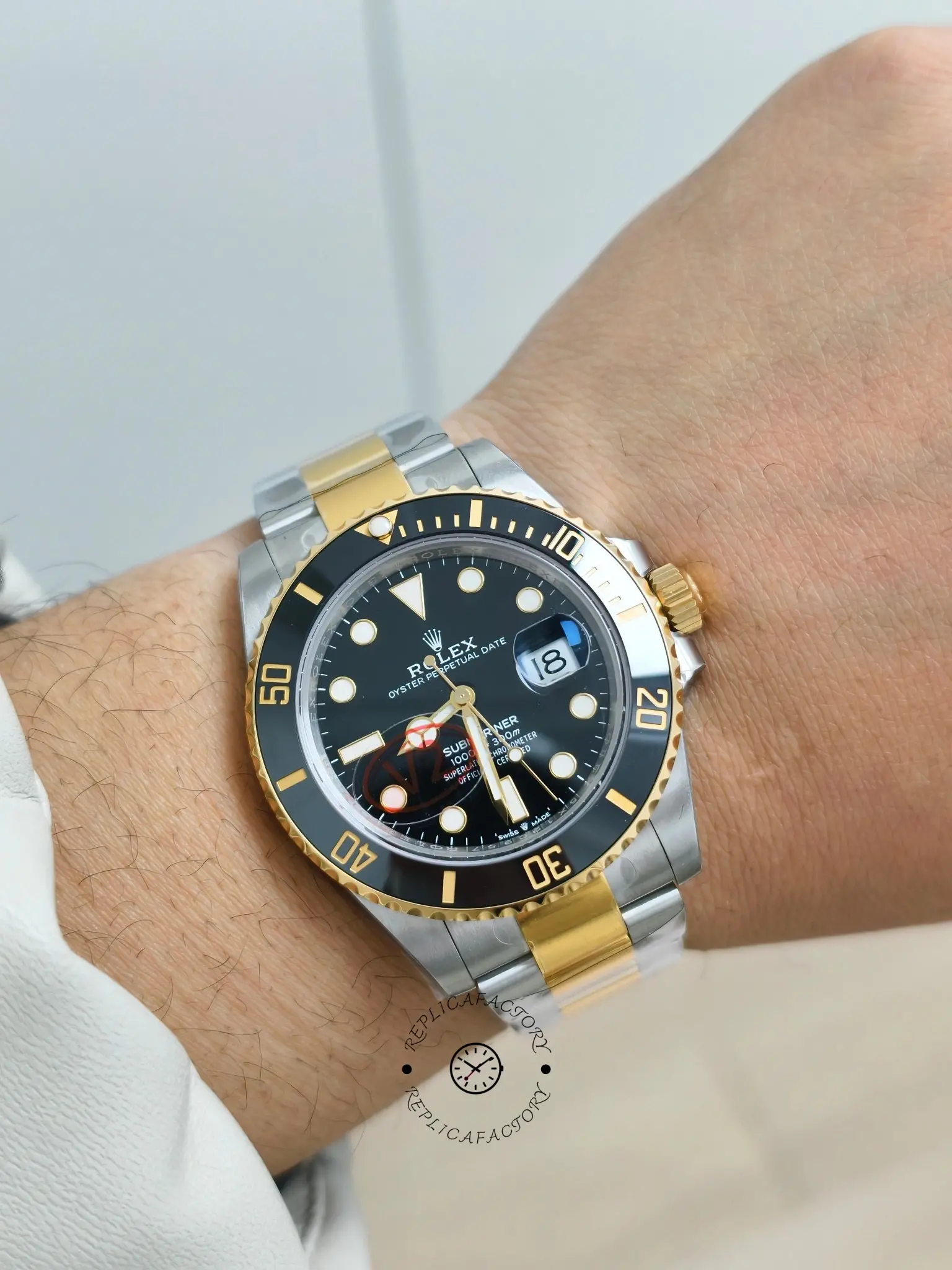 Rolex Submariner Date 116613 Stainless Steel Case Black Dial 40mm Mens Replica Watch