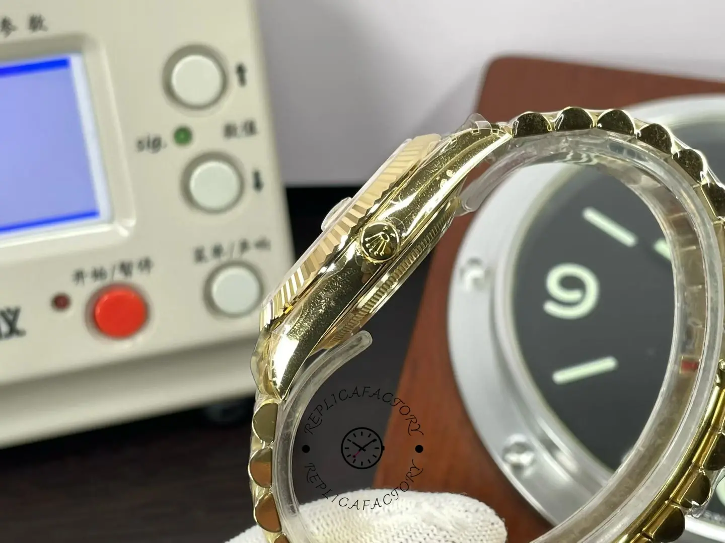 Rolex Day Date Oyster 40 mm Yellow Gold President Mother of Pearl Diamond Dial M228238 0071