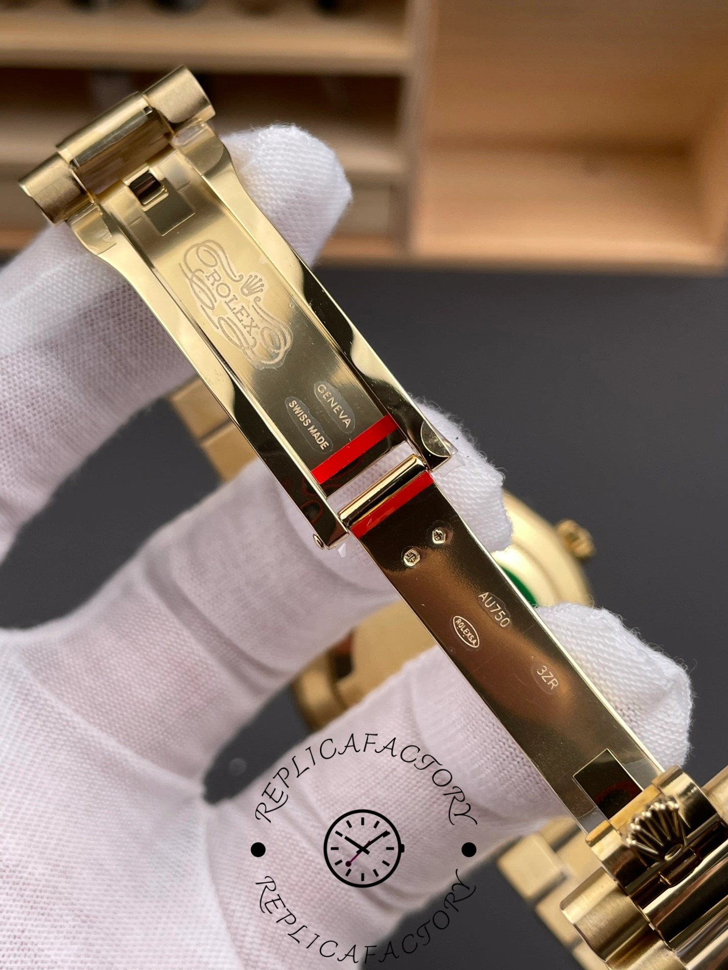 Rolex Day Date Oyster 40 mm Yellow Gold President Mother of Pearl Diamond Dial M228238 0071