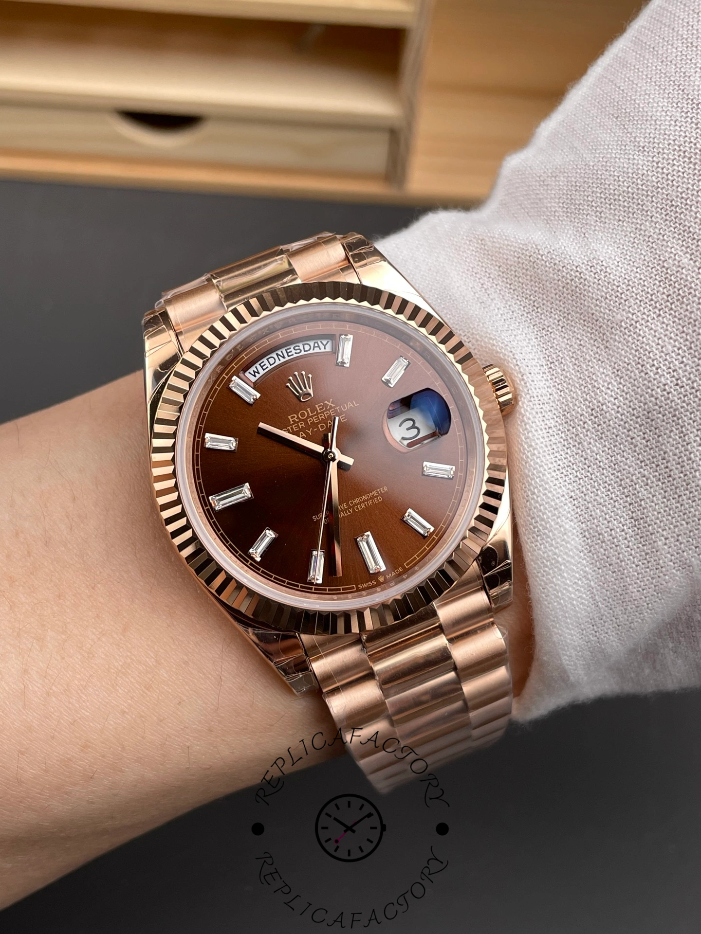 Rolex Day Date 40 18kt Everose Gold Rolex President Chocolate Dial m228235 0003