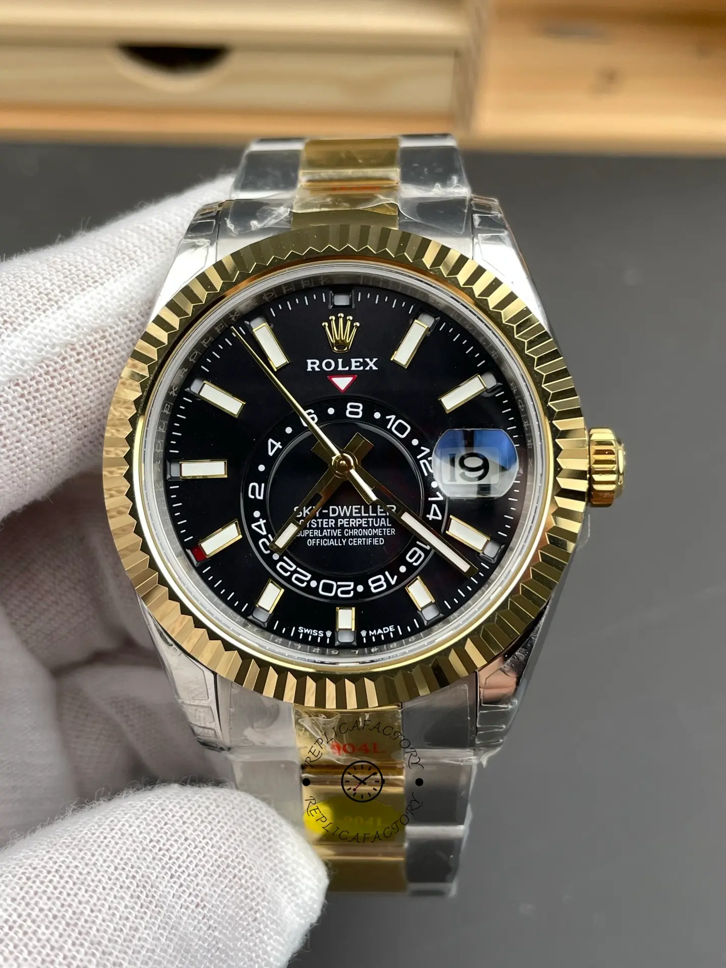 Rolex Sky Dweller 42 Oystersteel and Yellow Gold M336933 0004 Men's Watch