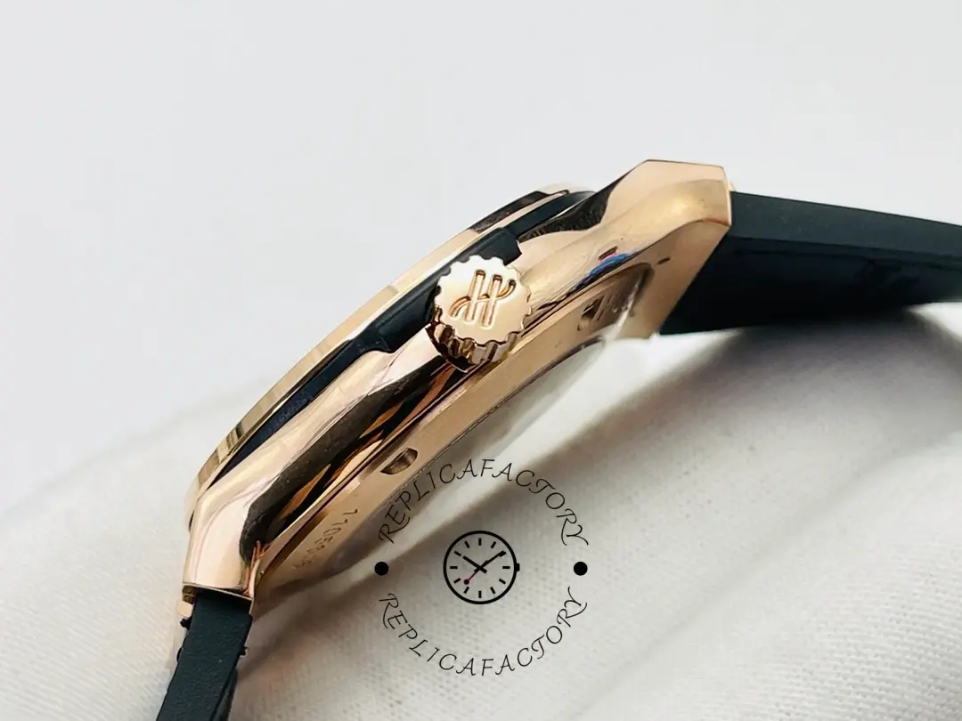 Hublot Classic Fusion 542.OX.1181.LR.1704 side view highlighting case thickness and crown position.