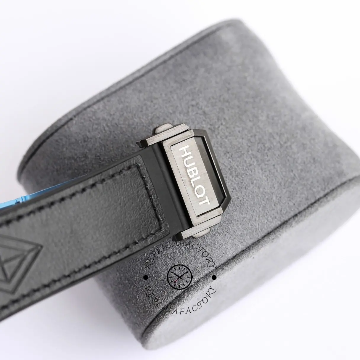 Buckle detail of Hublot Big Bang 415.NX.1112.VR.MXM16 showing the clasp and strap hardware.