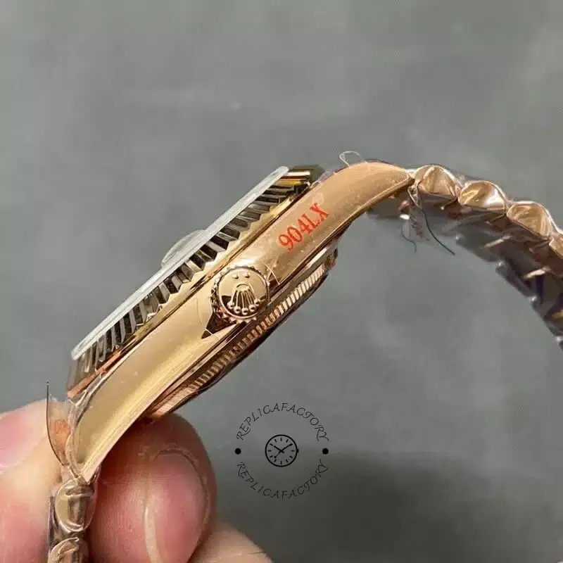 Rolex Day Date in 18 ct Everose Gold M228235 0055 40mm