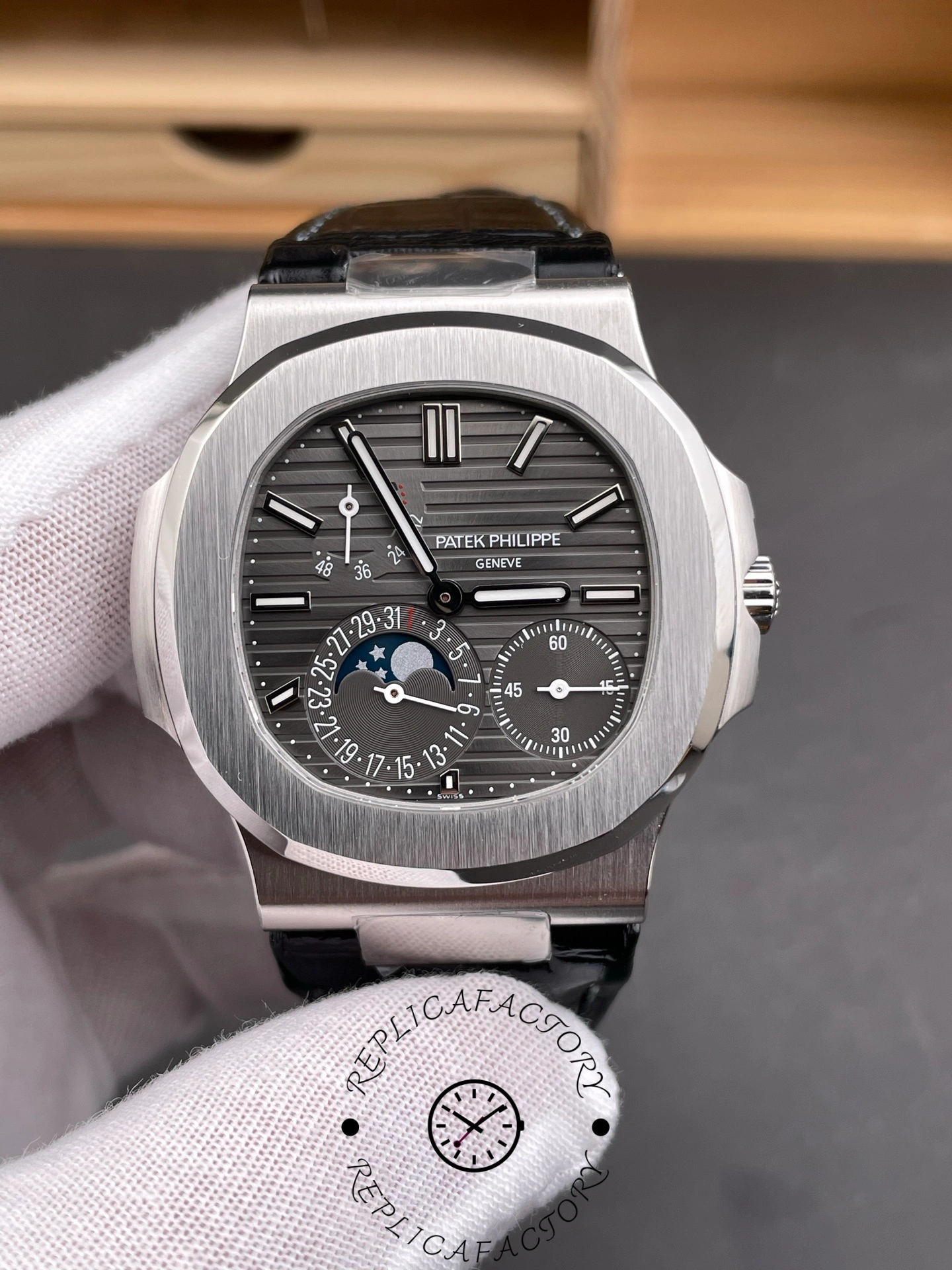 Replica Patek Philippe Nautilus 5712G 001 40mm Mens Watch