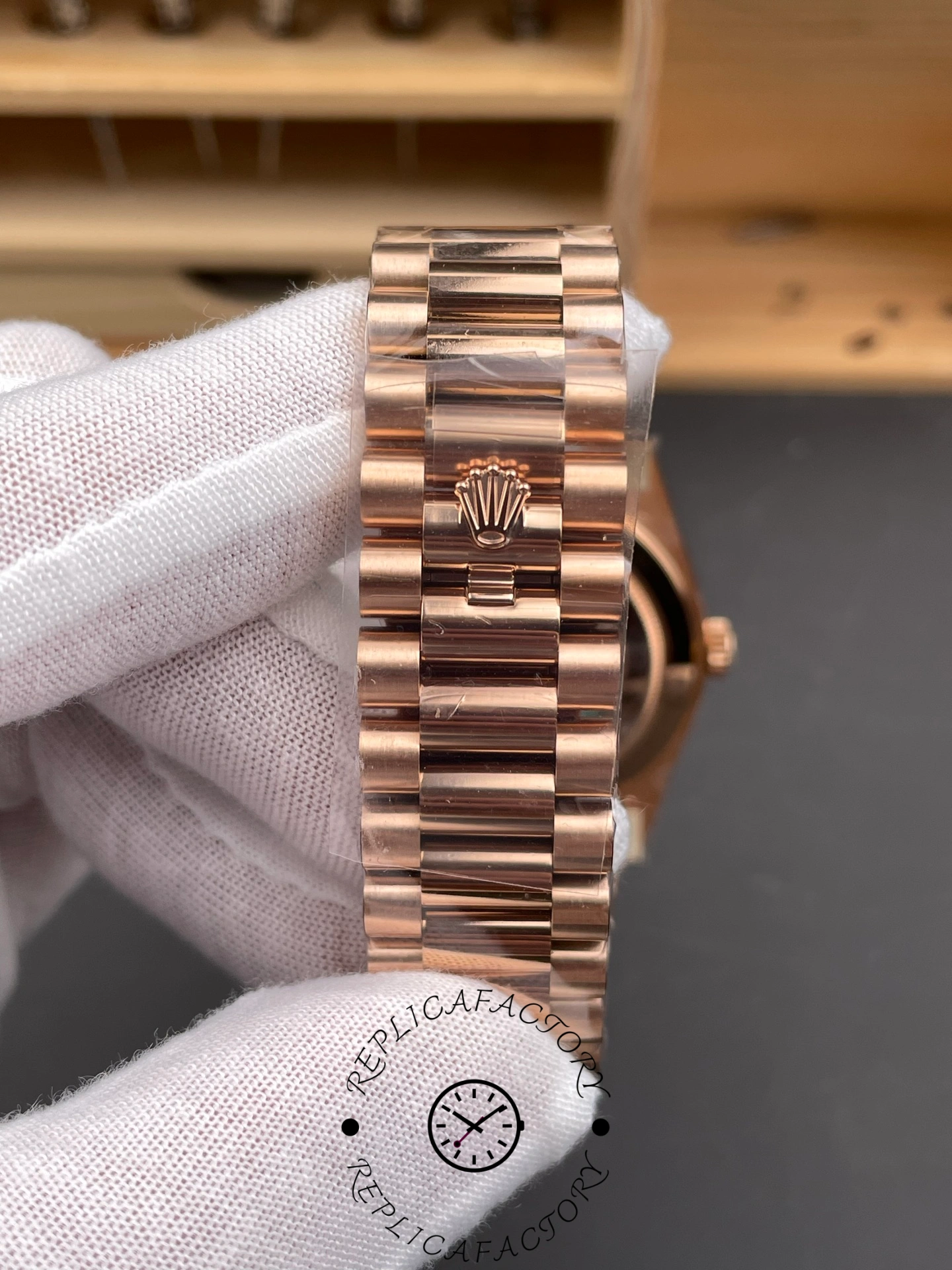 Rolex Day-Date 228235-0002 Chocolate Brown Dial Fluted Bezel 40mm Mens Replica Watch