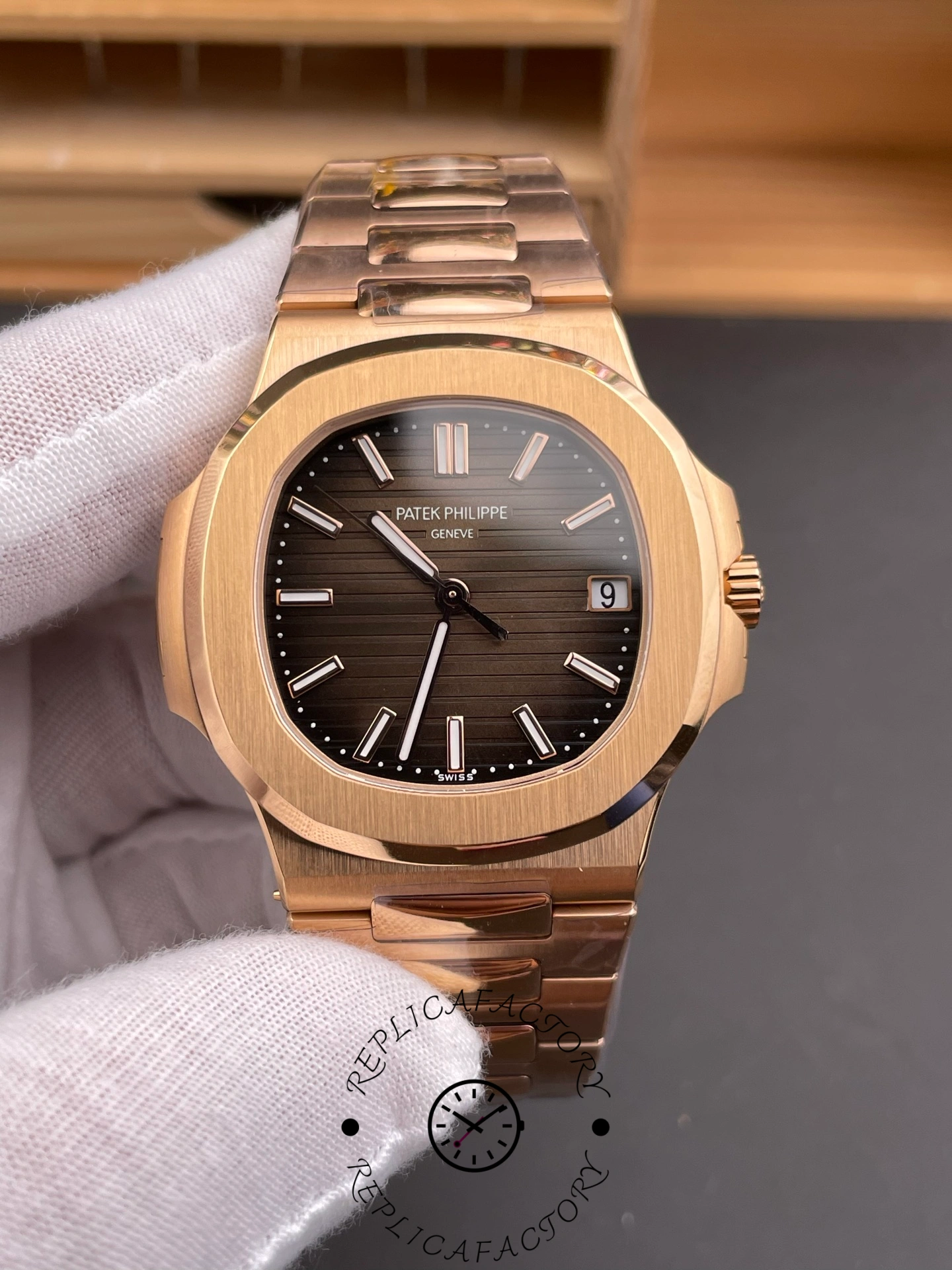 Replica Patek Philippe Nautilus 5711 1R 011 40MM Mens Watch