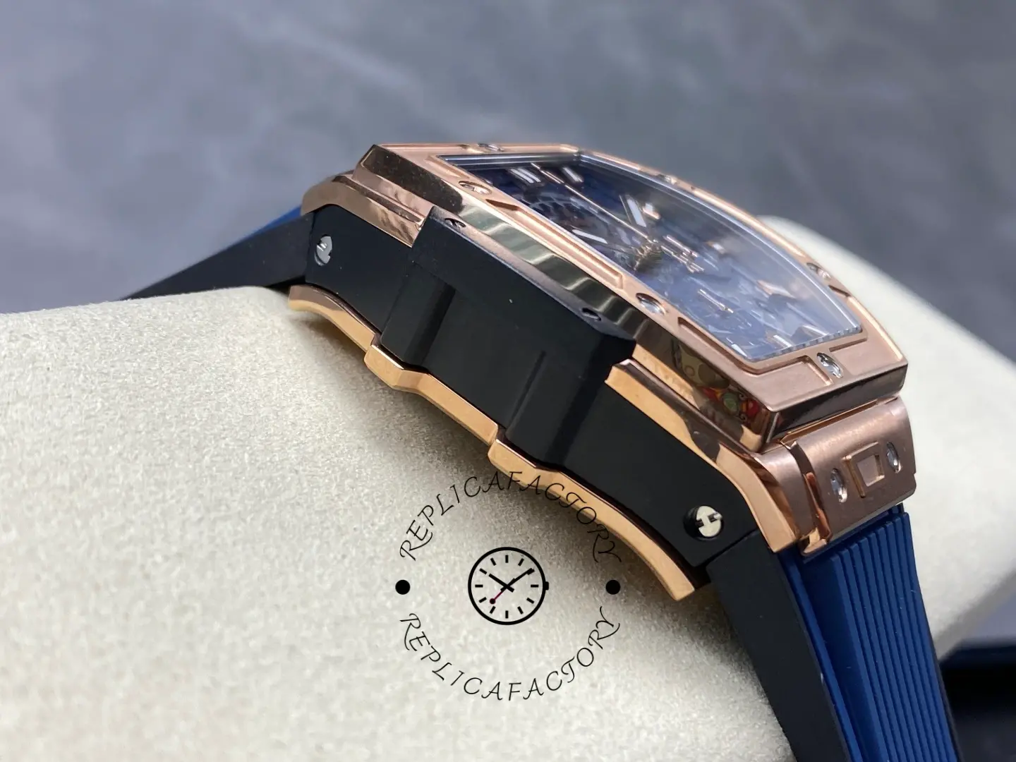 Side profile of Hublot Spirit of Big Bang 642.OX.7180.RX showing case thickness and layered construction.