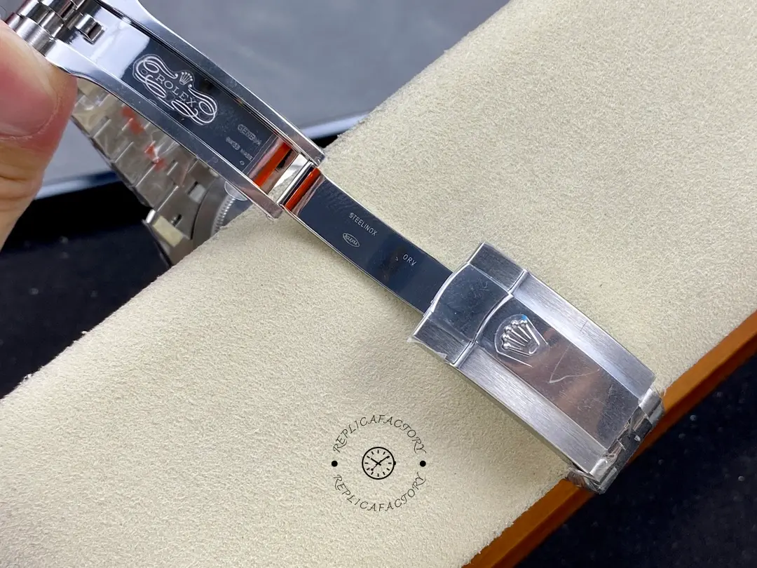 Rolex Datejust 41mm Stainless Steel 126300 0006 White Index Jubilee