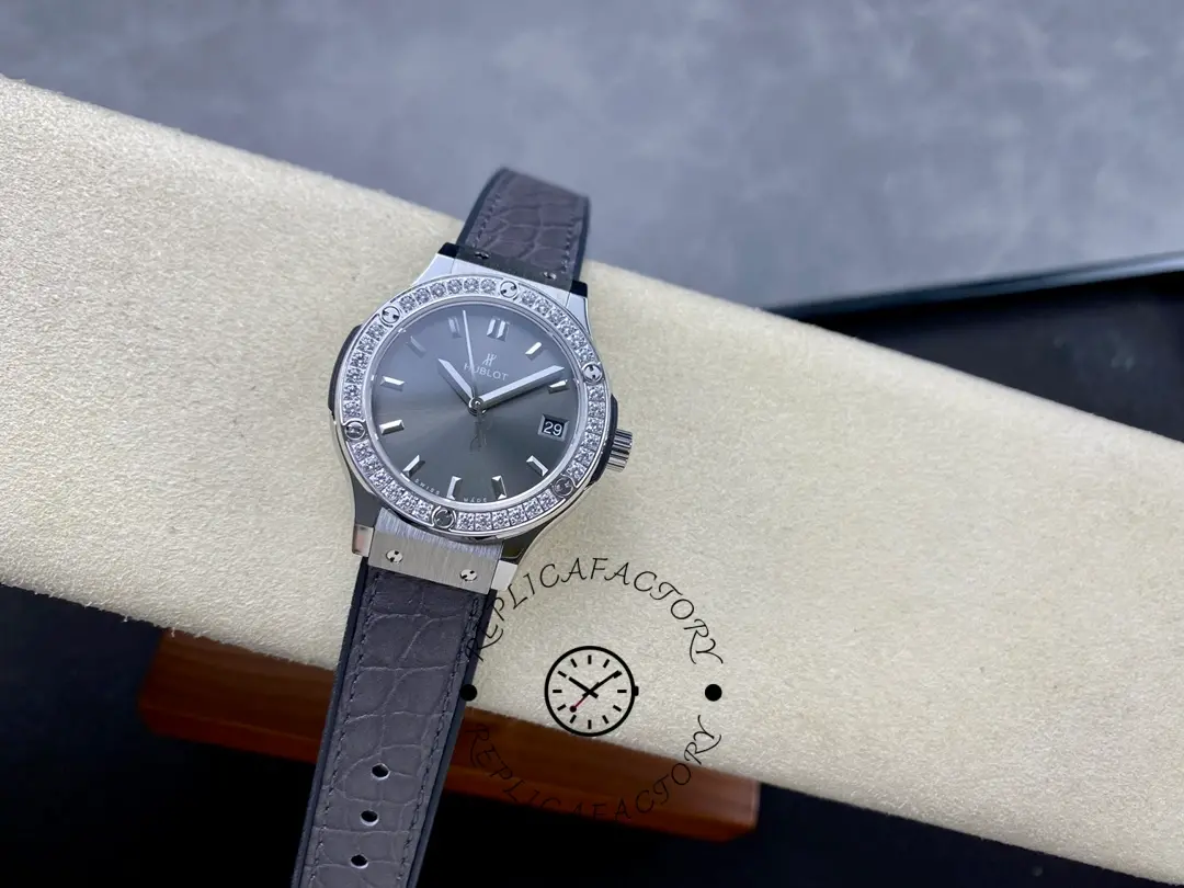 Hublot Classic Fusion 581.NX.7071.LR.1104 33mm Grey Lady Replica Watch