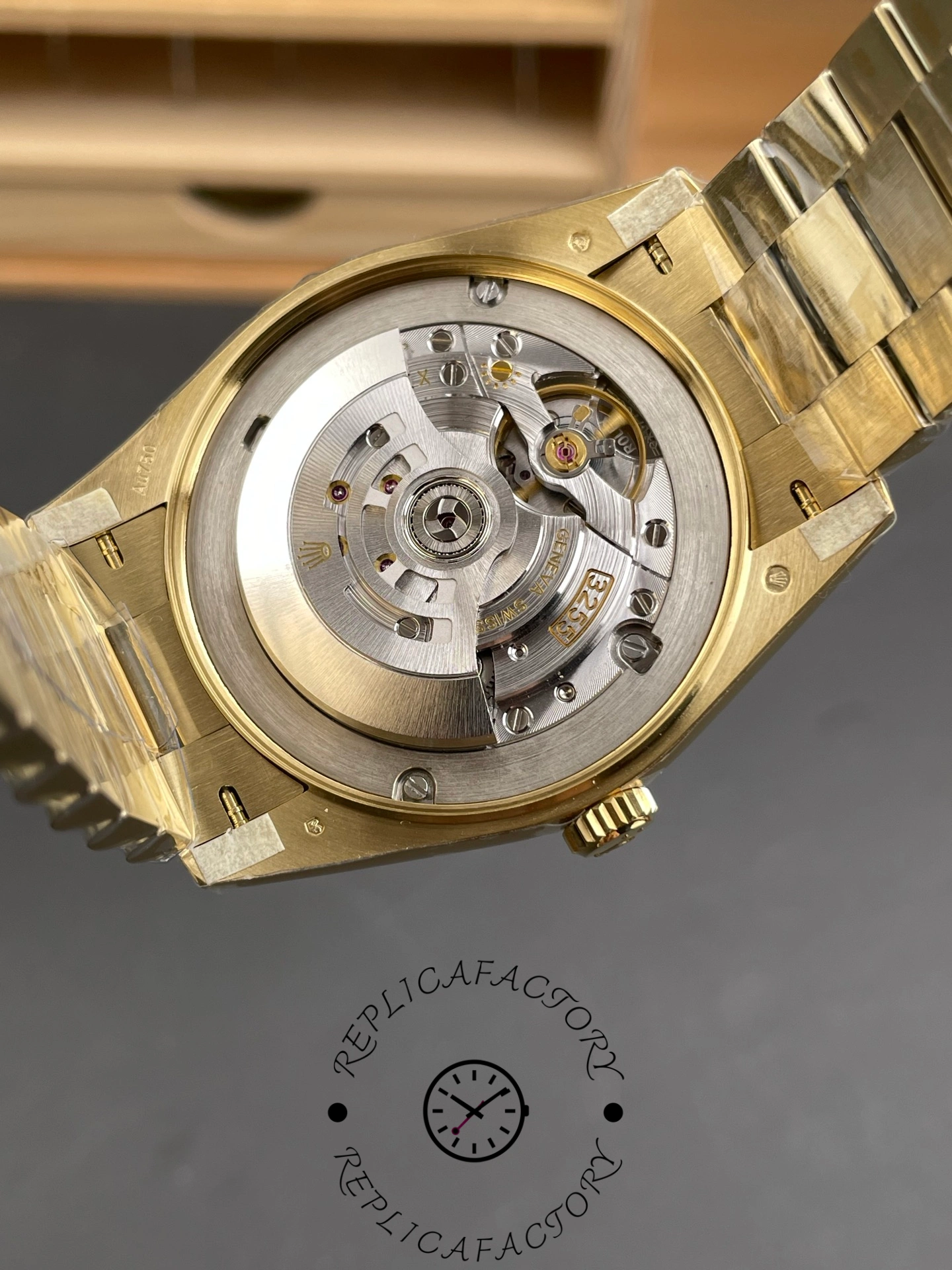 Rolex Day-Date 228238 Champagne Diamond Dial Fluted Bezel 40mm Mens Replica Watch