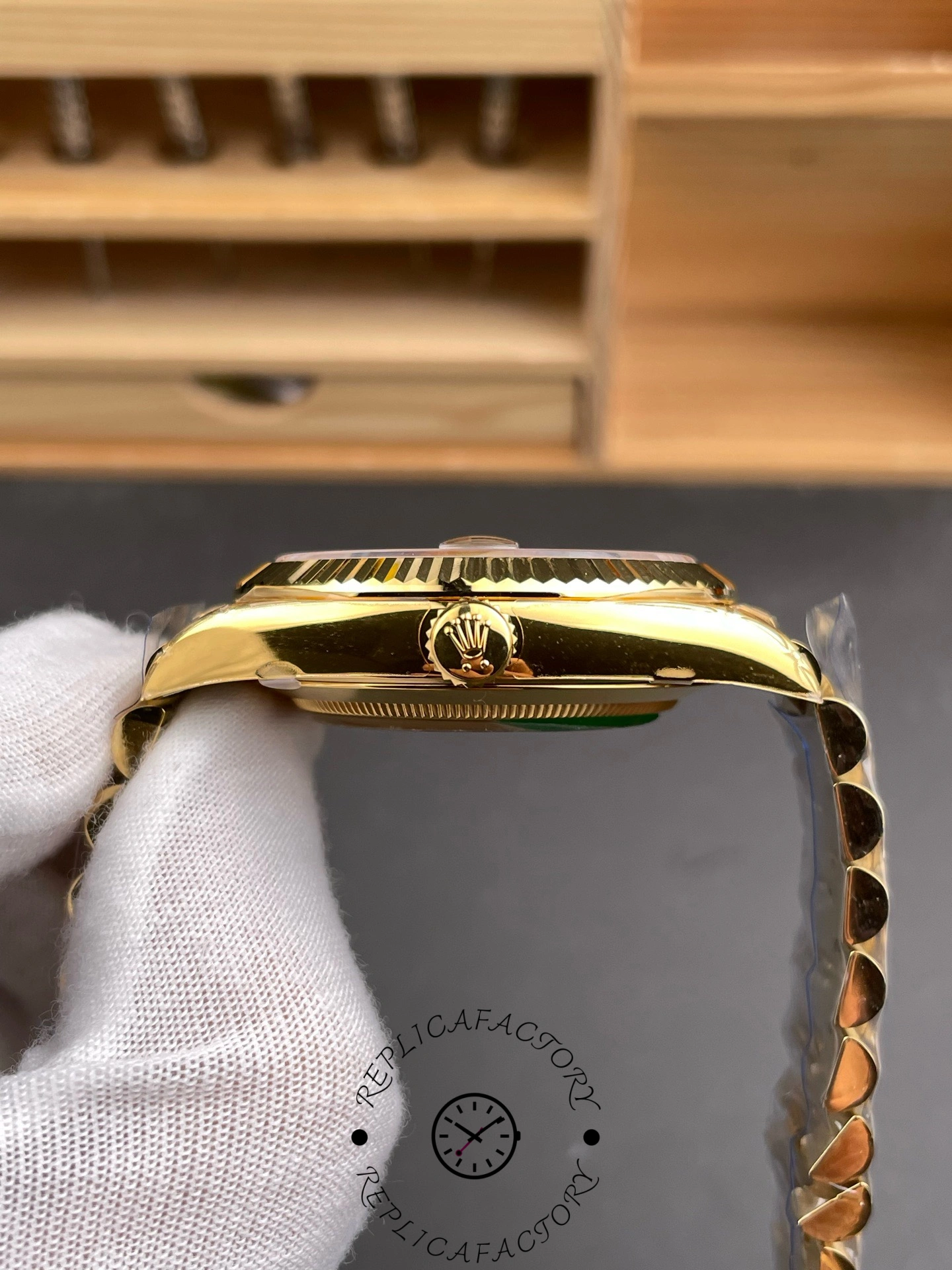 Rolex Day Date 40 Yellow Gold Green Ombre Dial M228238 0069 Replica