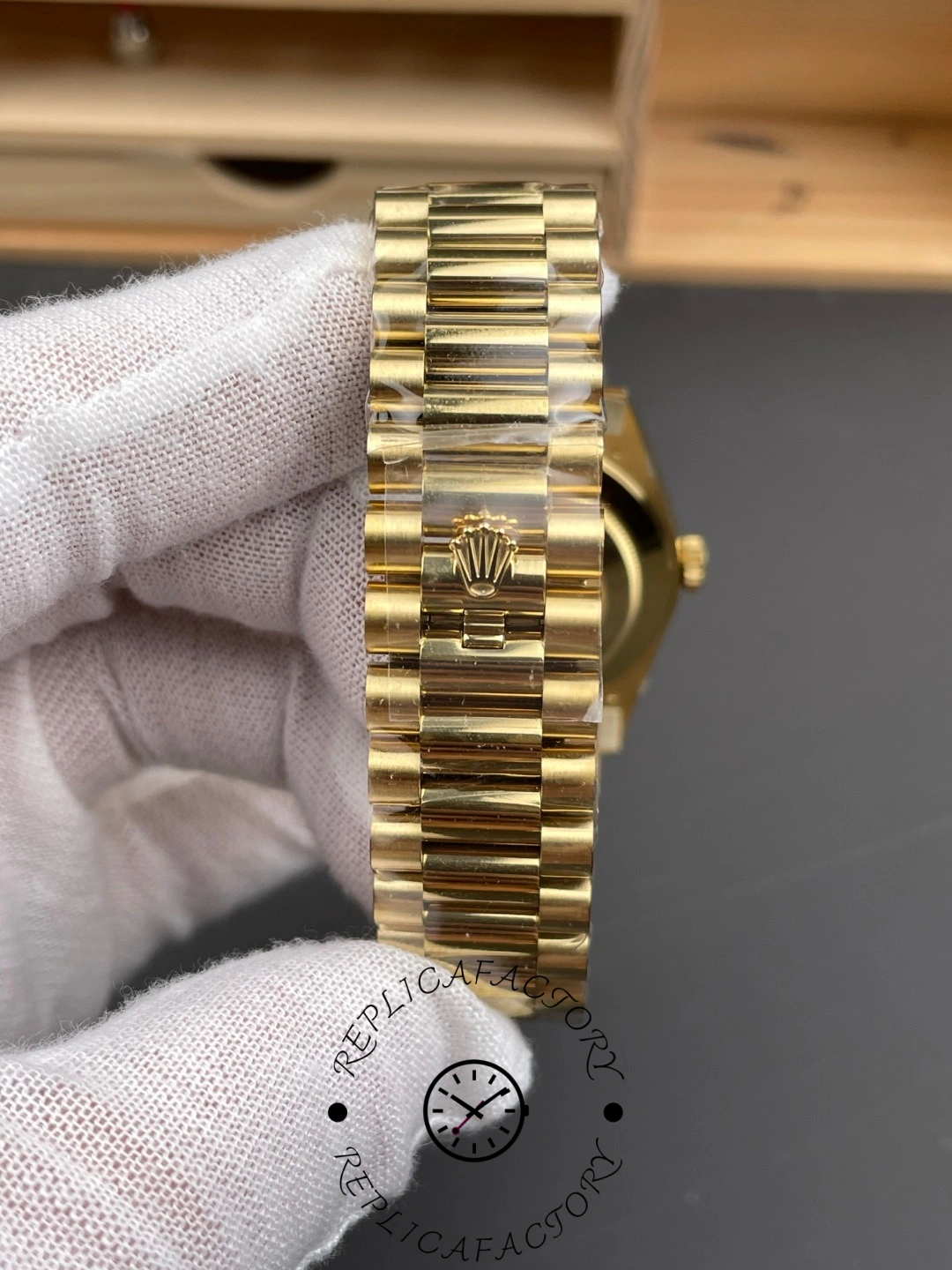 Rolex Day Date 40mm Yellow Gold President Black Dial m228238 0067