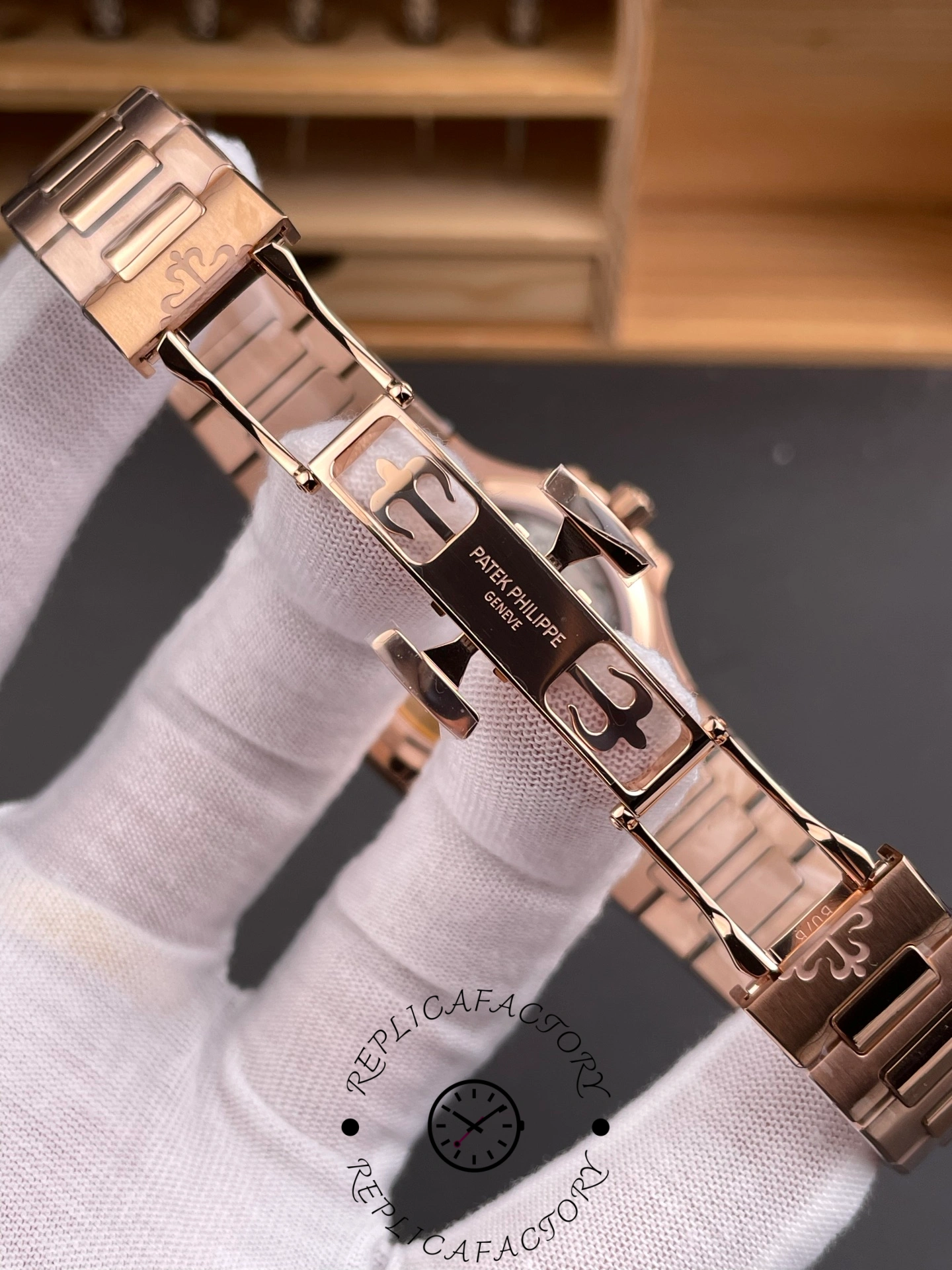 Replica Patek Philippe Nautilus 7118 1200R 001 Watch
