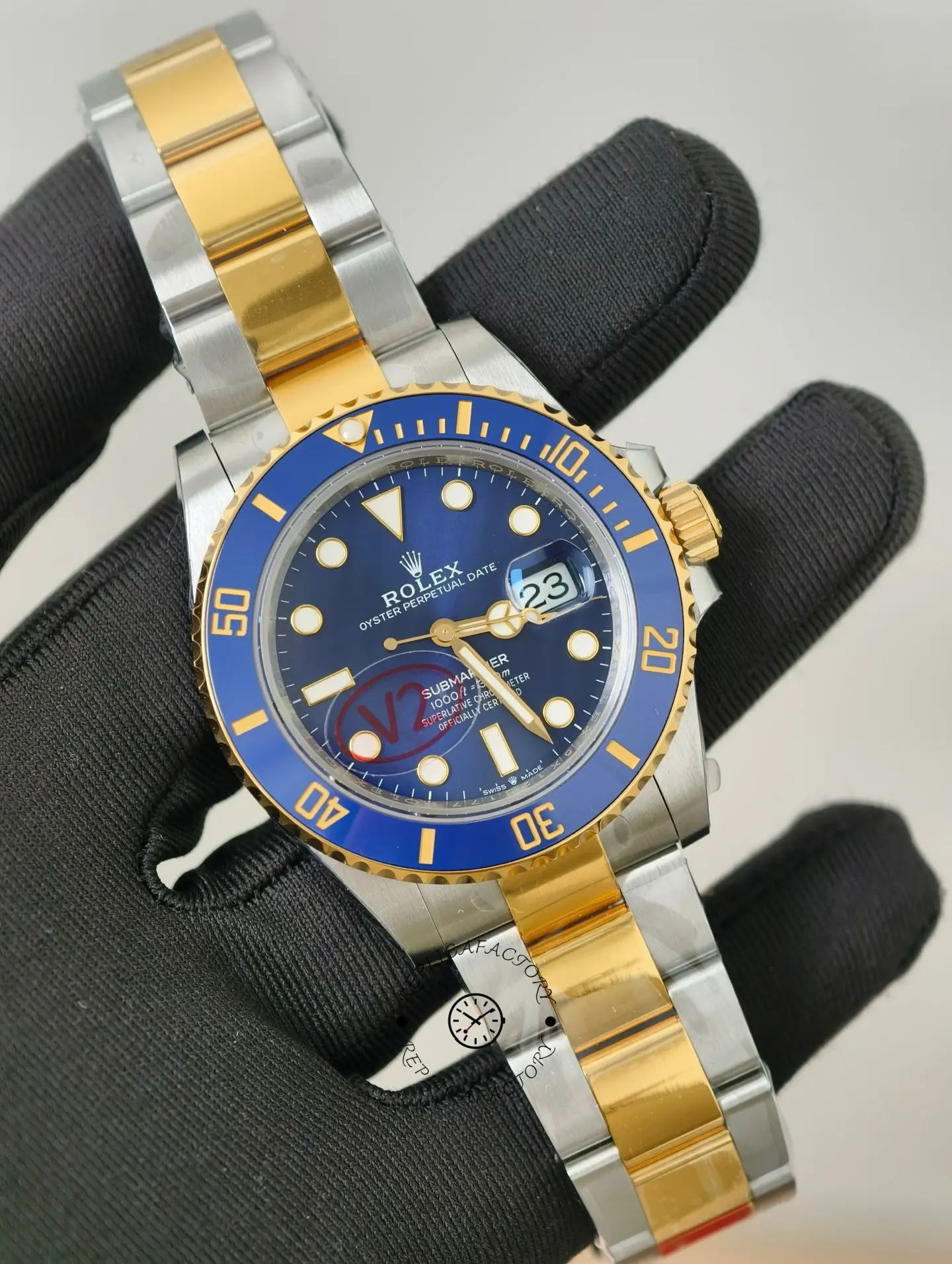 Replica Rolex Submariner Date 116613LB Two Tone Blue Dial 40mm Mens Watch