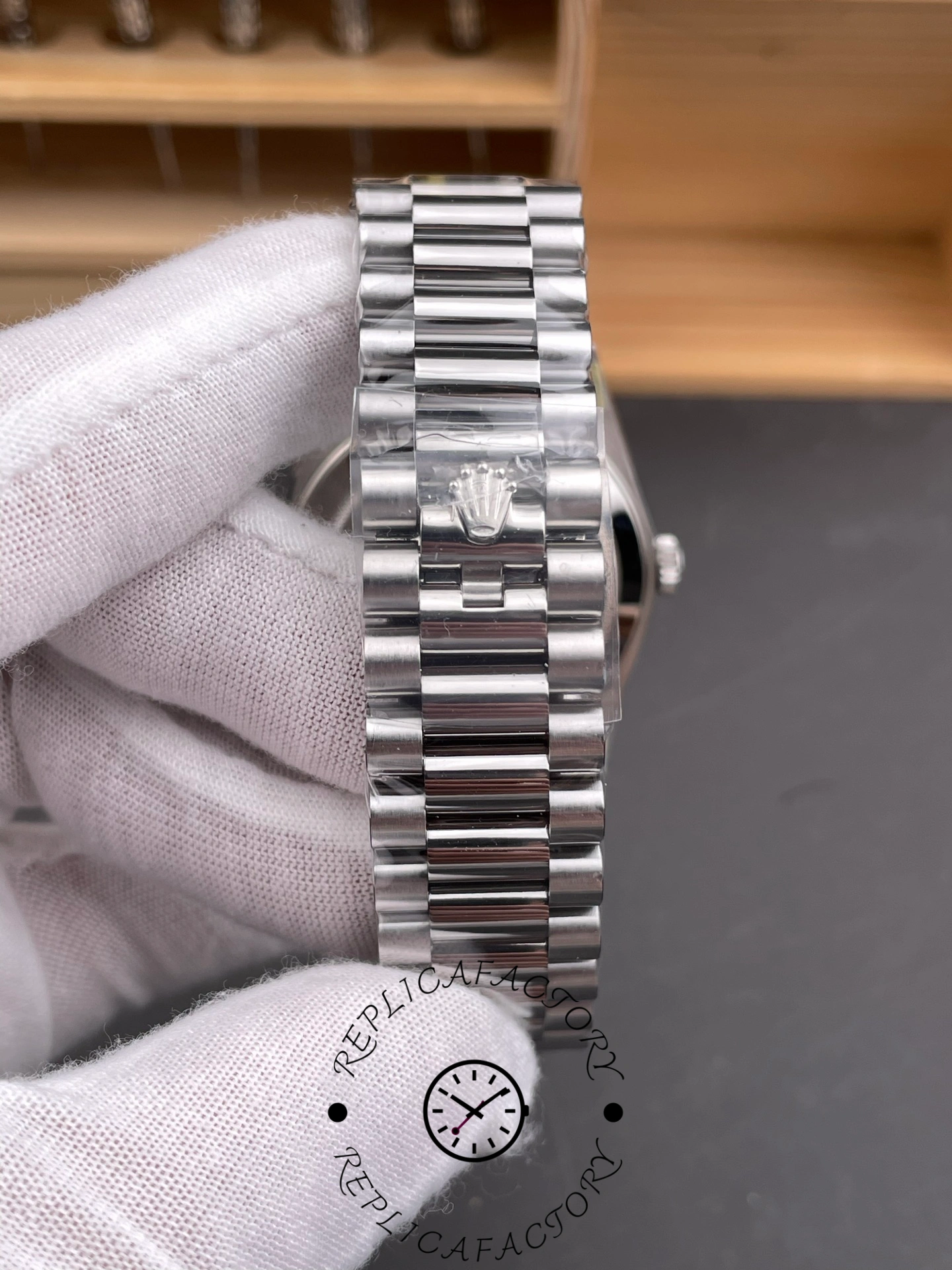 Rolex Day-Date 228239 Blue Roman Dial Fluted Bezel 40mm Mens Replica Watch