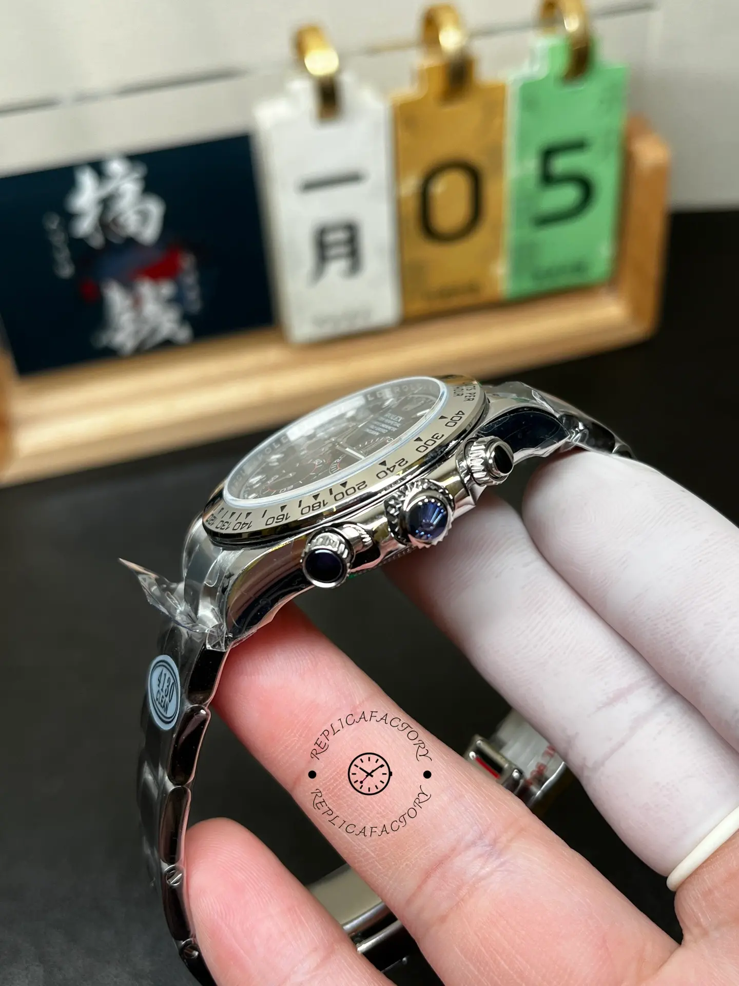 Side view of Rolex Daytona 116509 showing crown, chronograph pushers and polished case profile.