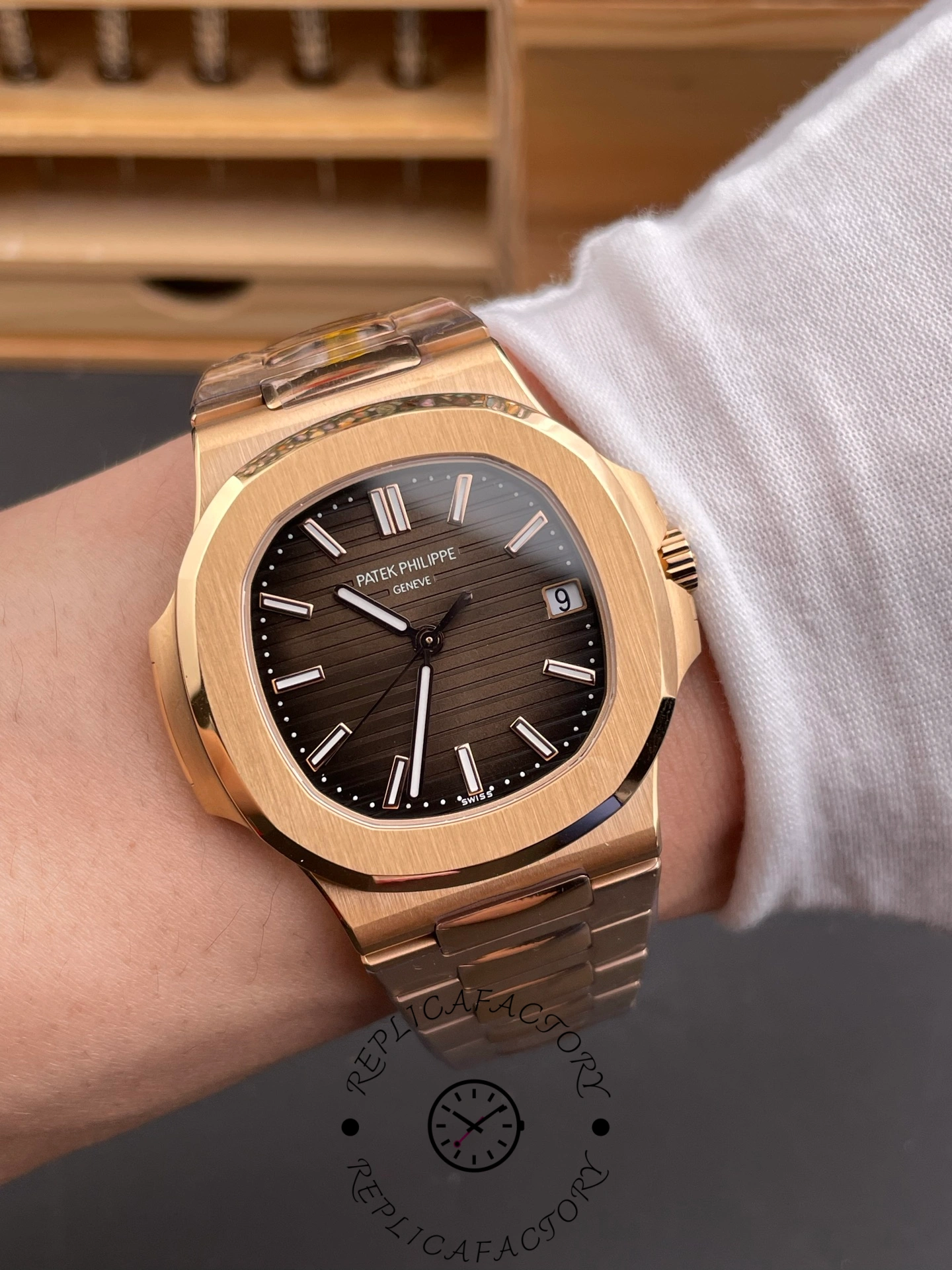 Replica Patek Philippe Nautilus 5711 1R 011 40MM Mens Watch