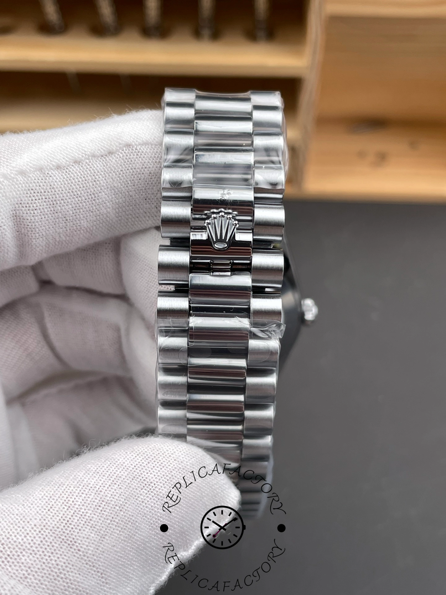 Rolex Day-Date 40mm 228239 0005 Black Diamond Dial Fluted Bezel Mens Replica Watch