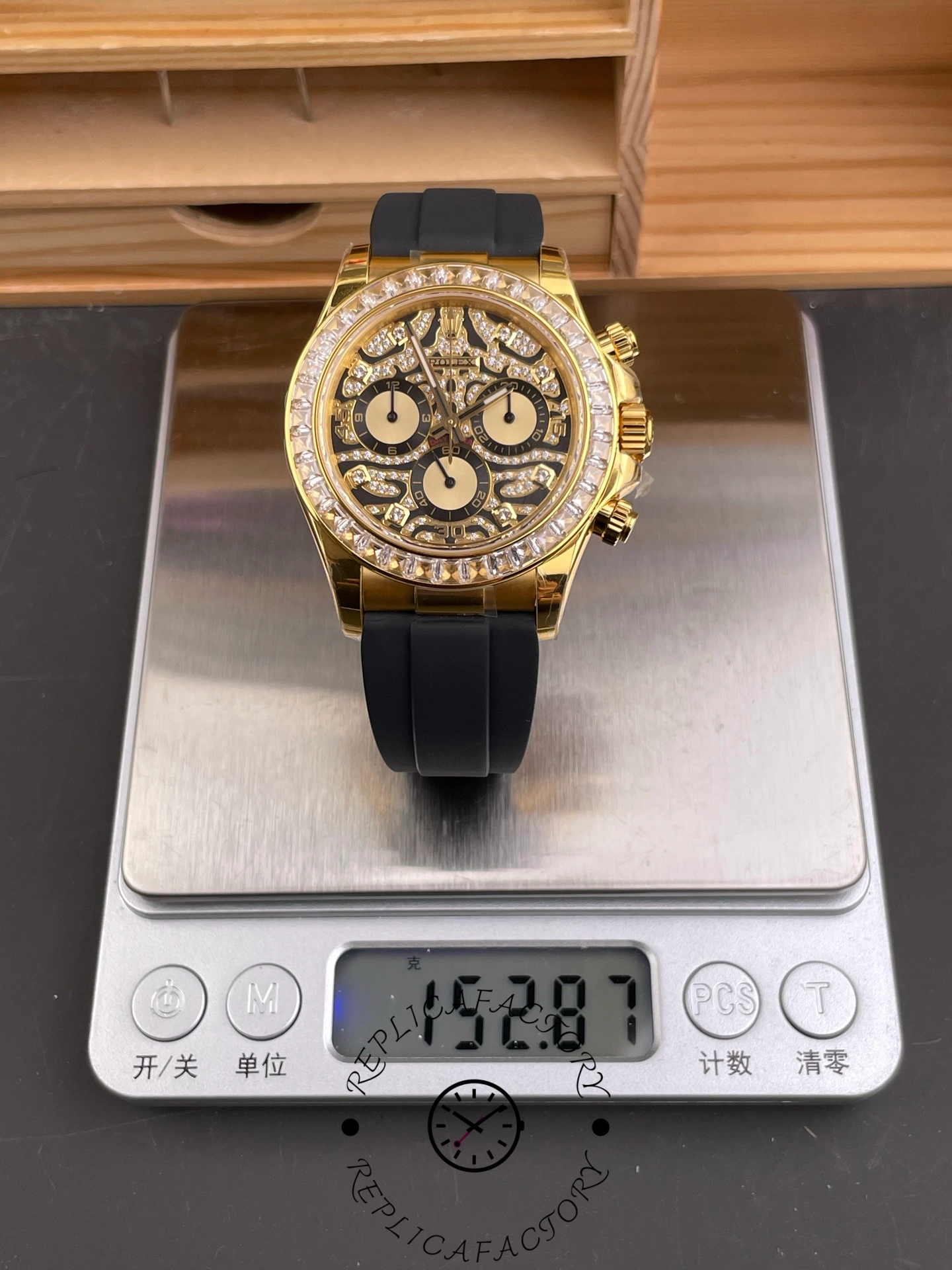 Rolex Cosmograph Daytona 116588 Yellow Gold Black Rubber Strap 40mm Mens Replica Watch