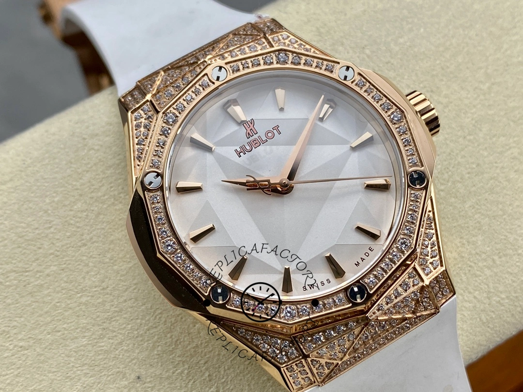 Hublot Classic Fusion 550.OS.2200.RW.1604.ORL20 40mm