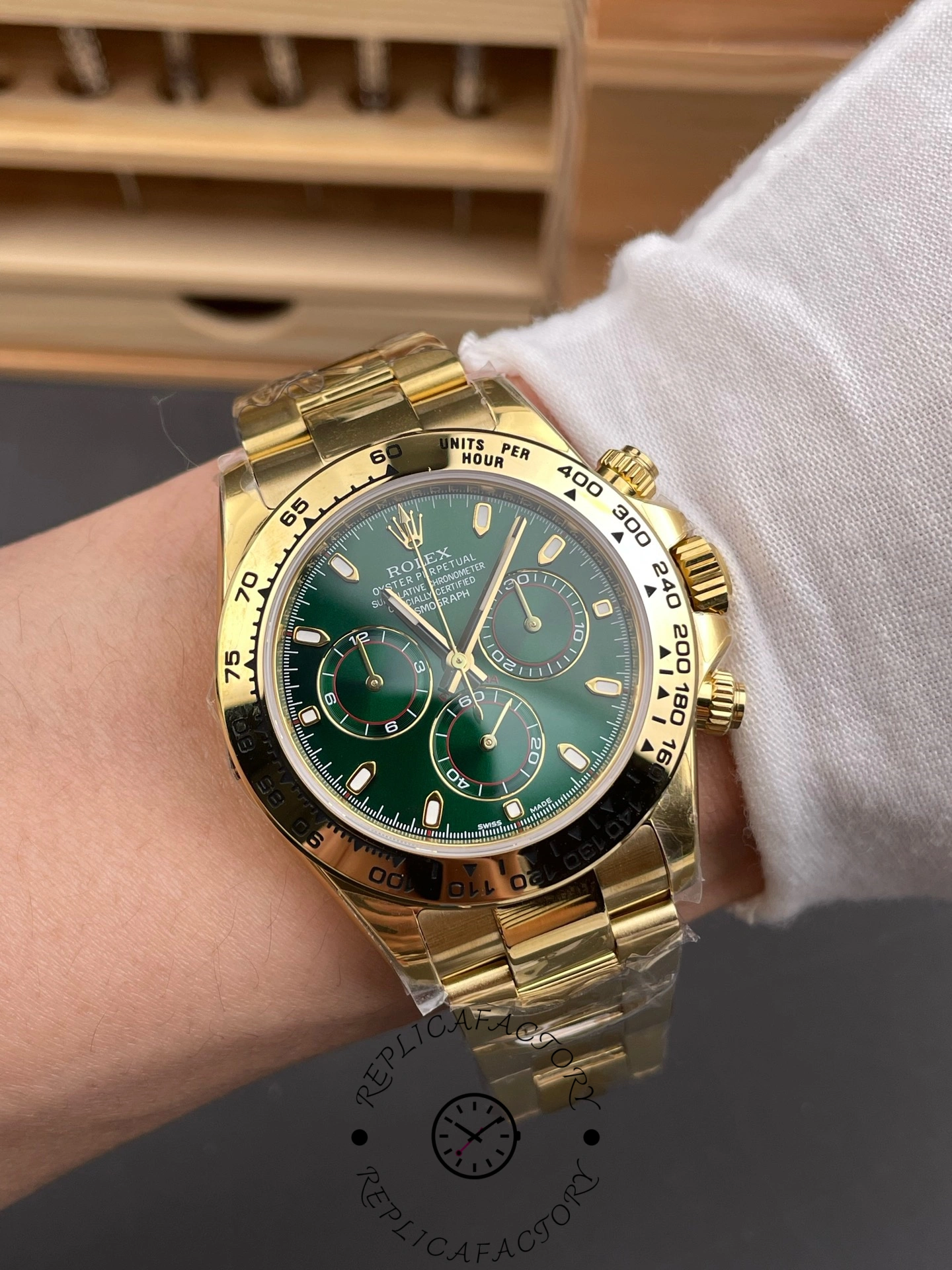 Rolex Daytona 116508 Yellow Gold Green Index Dial 40MM Mens Replica Watch