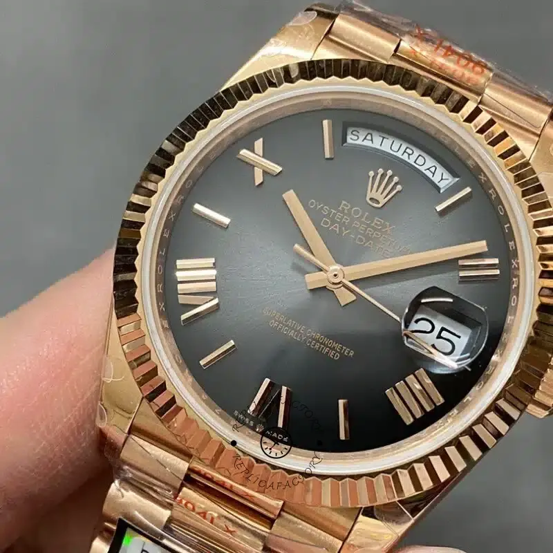 Rolex Day Date in 18 ct Everose Gold M228235 0055 40mm
