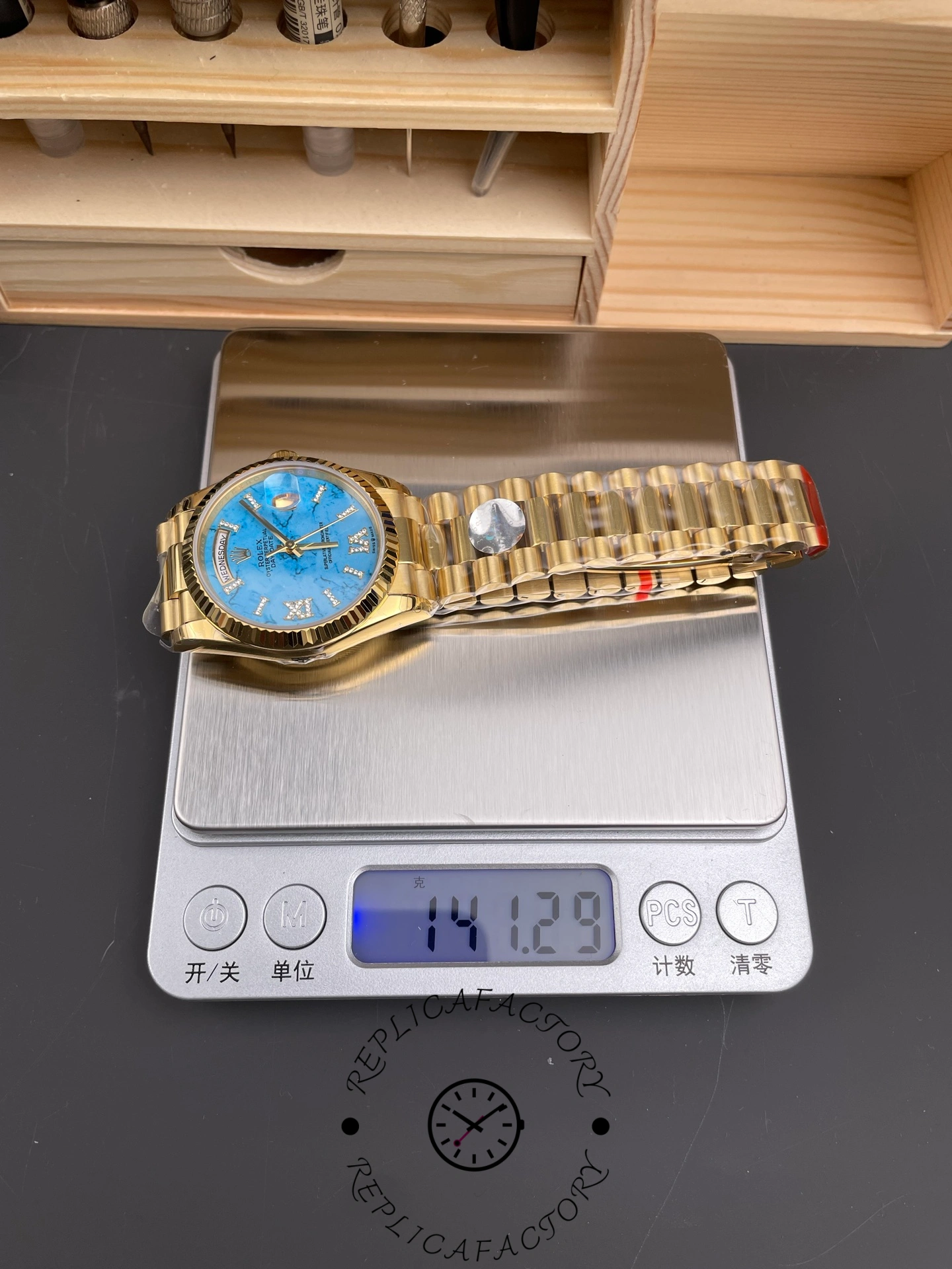 Rolex Day-Date 128238 Fluted Bezel Turquoise Diamond Dial 36MM Unisex Replica Watch