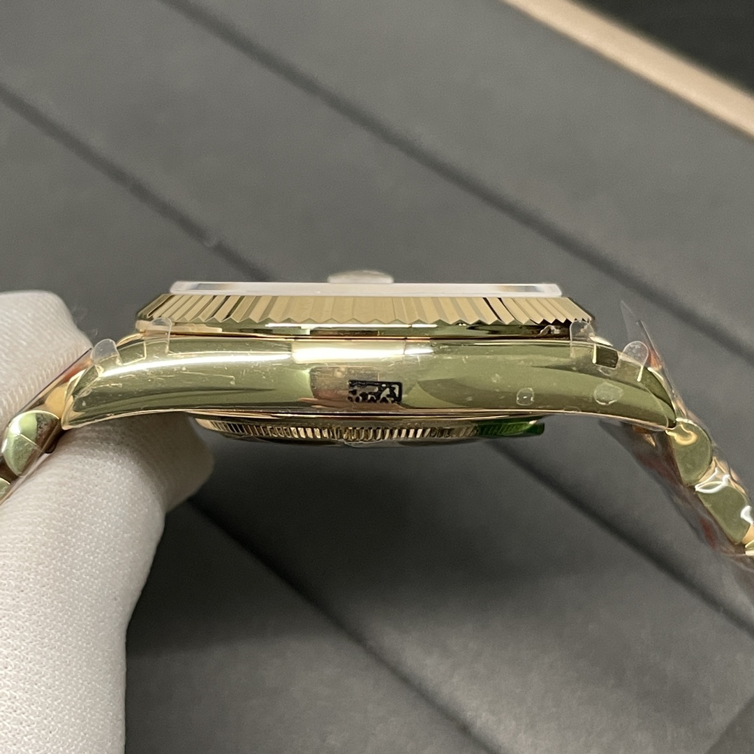 Rolex Day-Date 228238 White Roman Dial Fluted Bezel 40mm Mens Replica Watch