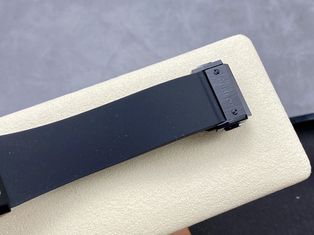 Hublot Classic Fusion 581.CX.1270.RX.MDM 45MM Mens