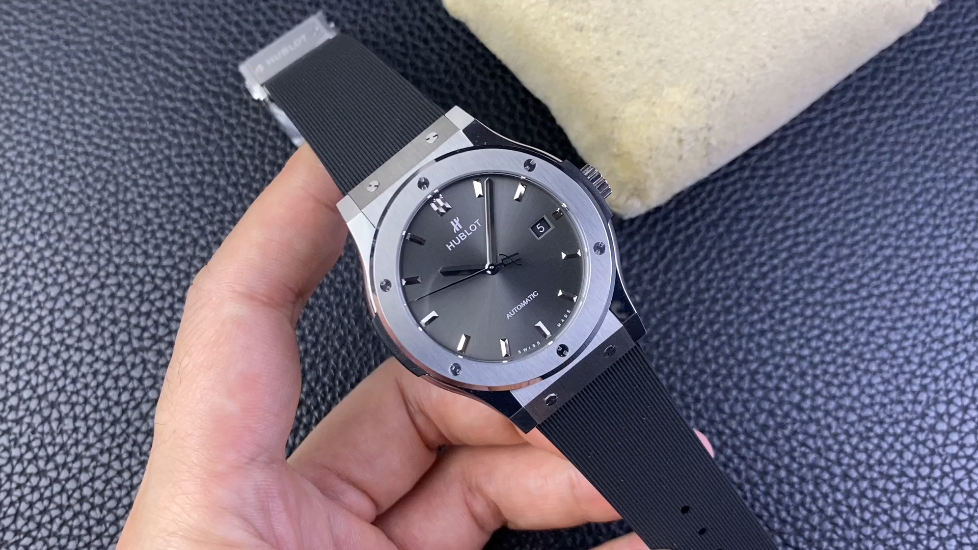 Hand-held video of Hublot Classic Fusion 511.CO.1181.RX, black strap and clasp area. - Video