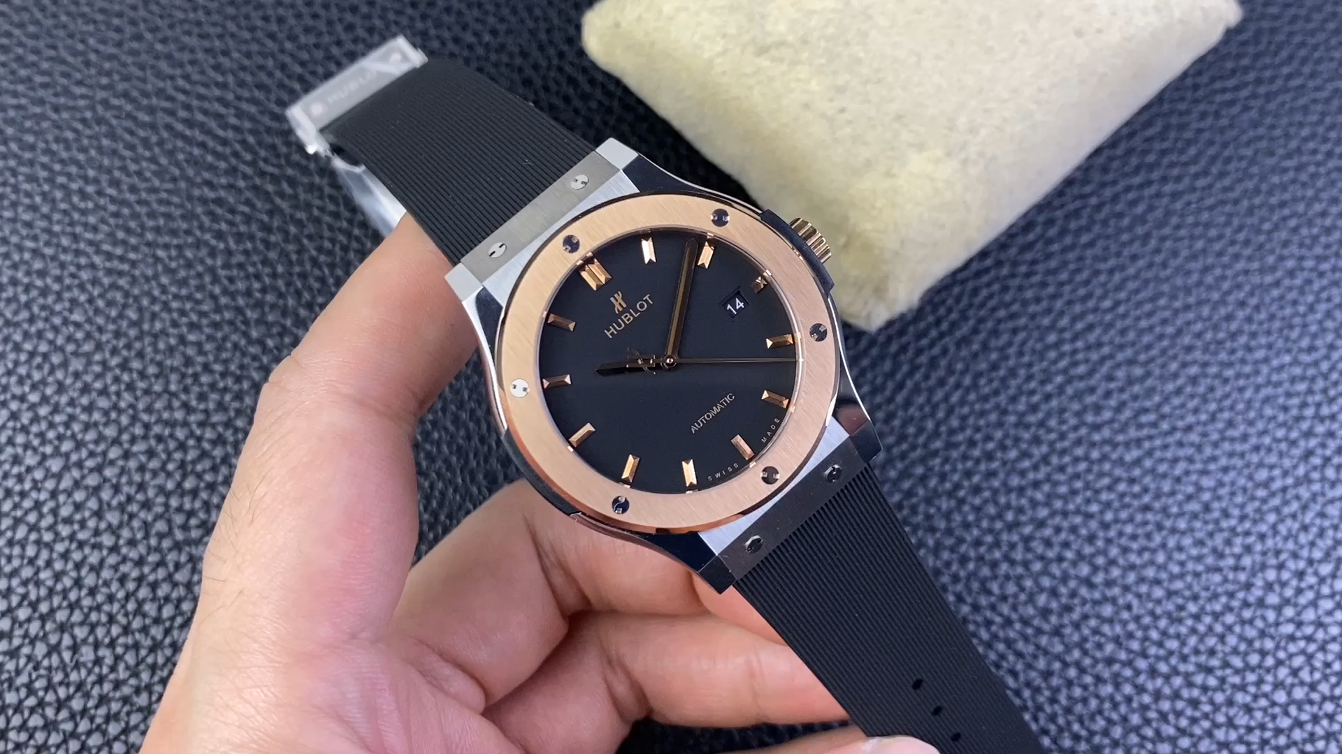 Hand-held video of Hublot Classic Fusion 511.CO.1181.RX, black dial and black rubber strap. - Video