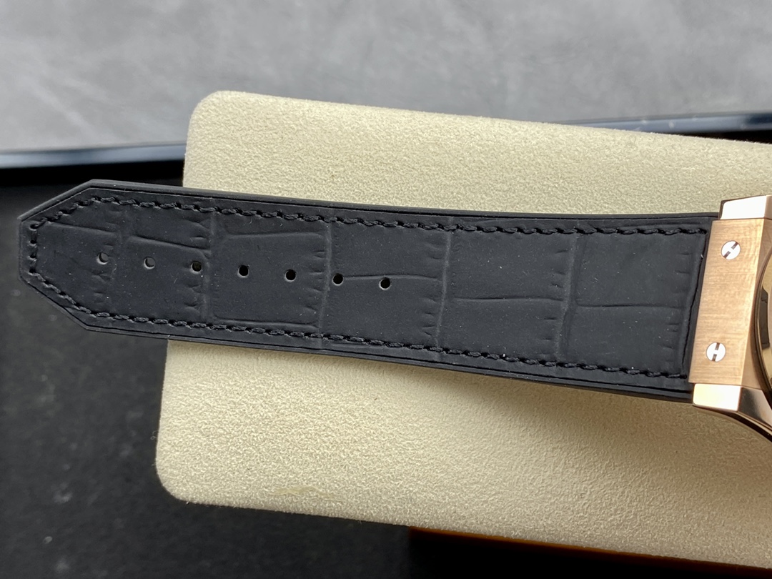 Hublot Classic Fusion 547.OX.0180.LR 42 mm Mens