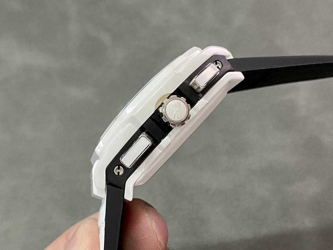 Hublot Spirit of Big Bang White Ceramic 641.HX.0173.LR 42mm