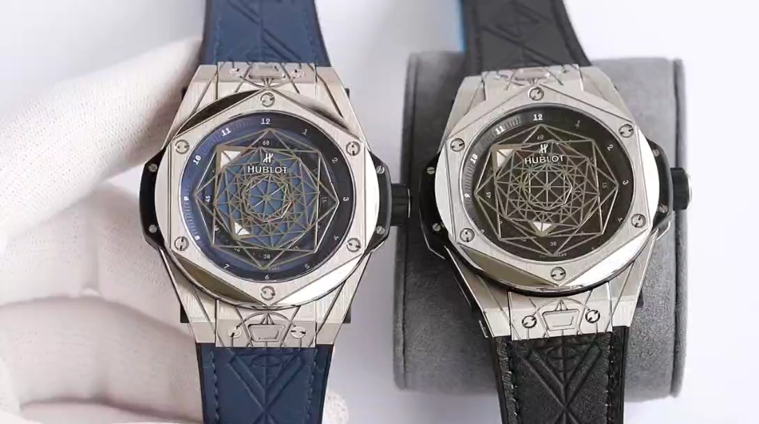Video of Hublot Big Bang 415.NX.1112.VR.MXM16 showing blue dial comparison in hand. - Video