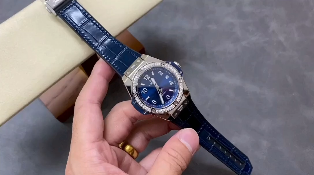 Hublot Big Bang One Click 465.sx.7170.lr.1204 39mm Ladies Watch