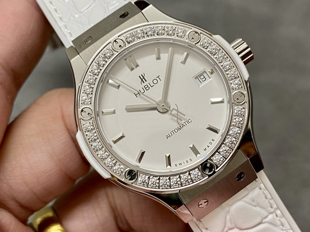 Hublot Classic Fusion Automatic 542.NE.2010.LR.1204