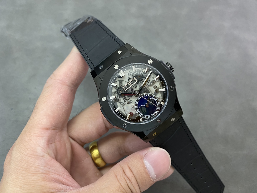 Hublot Classic Fusion Aerofusion Moonphase 547.CX.0170.LR 42mm