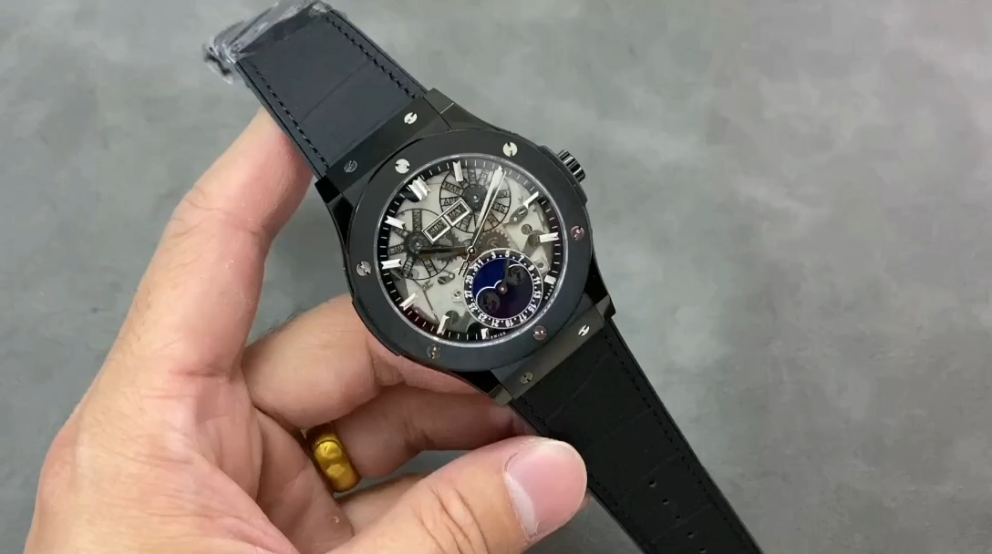 Hublot Classic Fusion Aerofusion Moonphase 547.CX.0170.LR 42mm