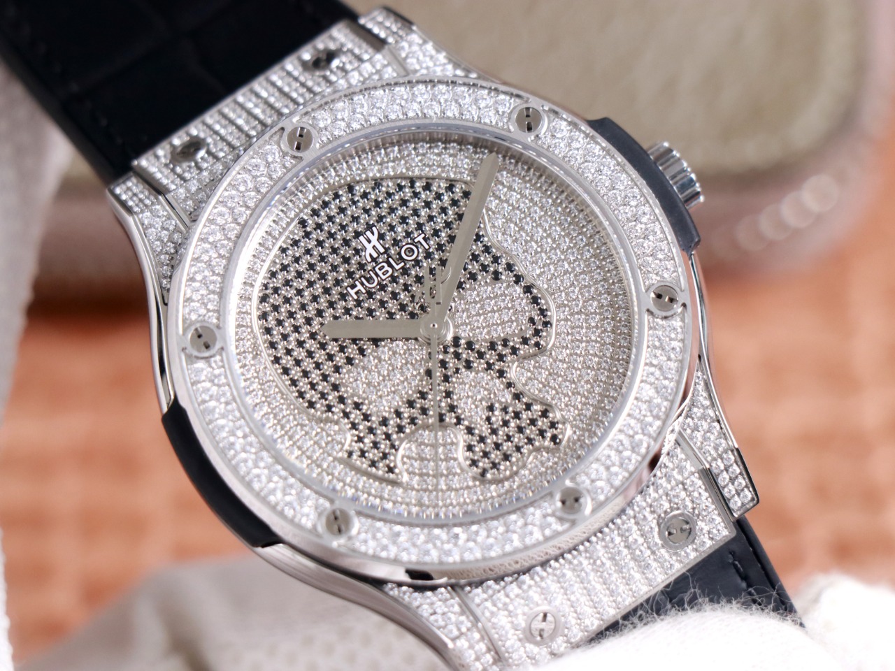 Hublot Classic Fusion Skull Titanium Full Pave 511.NX.9000.LR.1704.SKULL 45mm