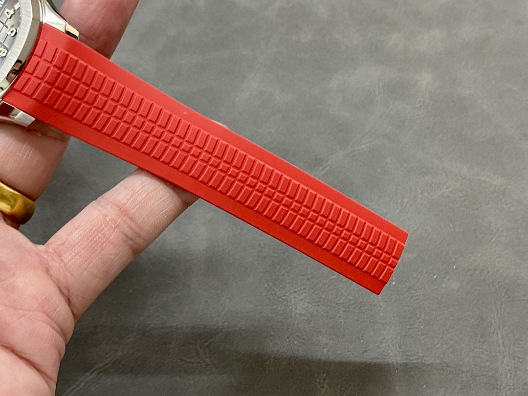 Strap texture detail for Patek Philippe Aquanaut 5167A-012 showing red rubber pattern and grooves.