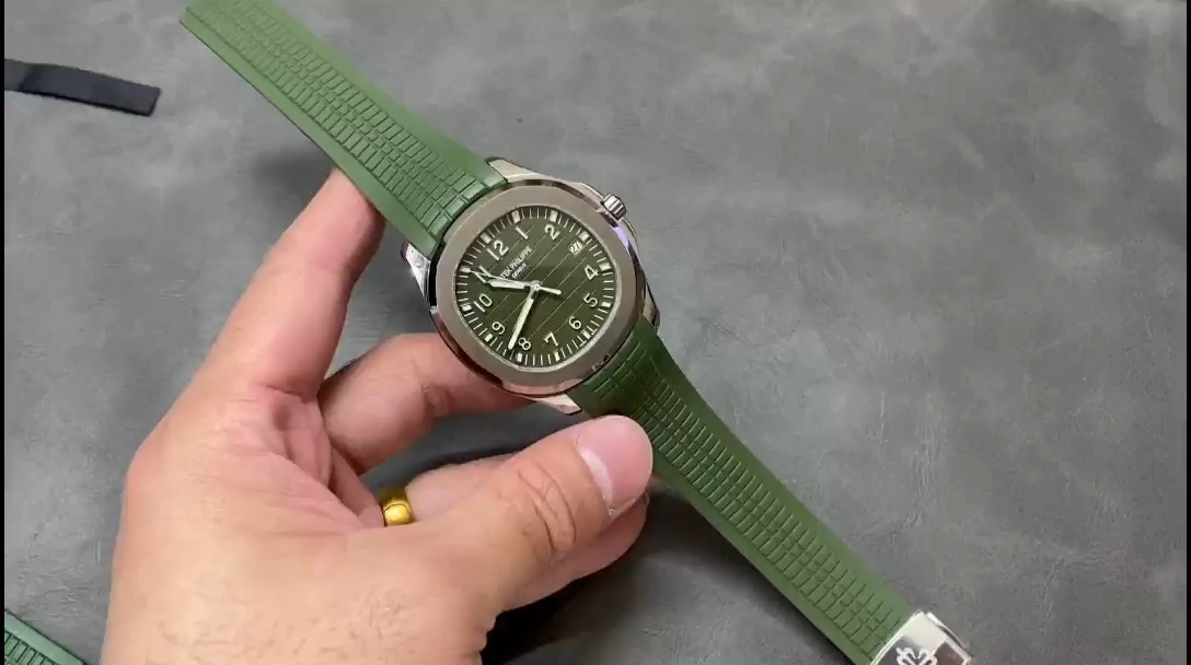 Video: hand-held Patek Philippe Aquanaut 5168G-010 showing strap flexibility and close-up details. - Video