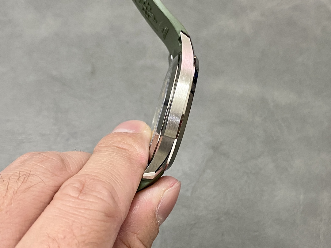 Side profile close-up of Patek Philippe Aquanaut 5168G-010 showing bezel height and case edge.