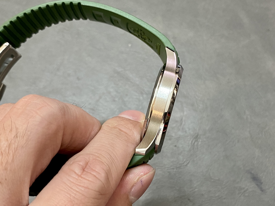 Strap curve view of Patek Philippe Aquanaut 5168G-010 showing flexibility and rubber texture.