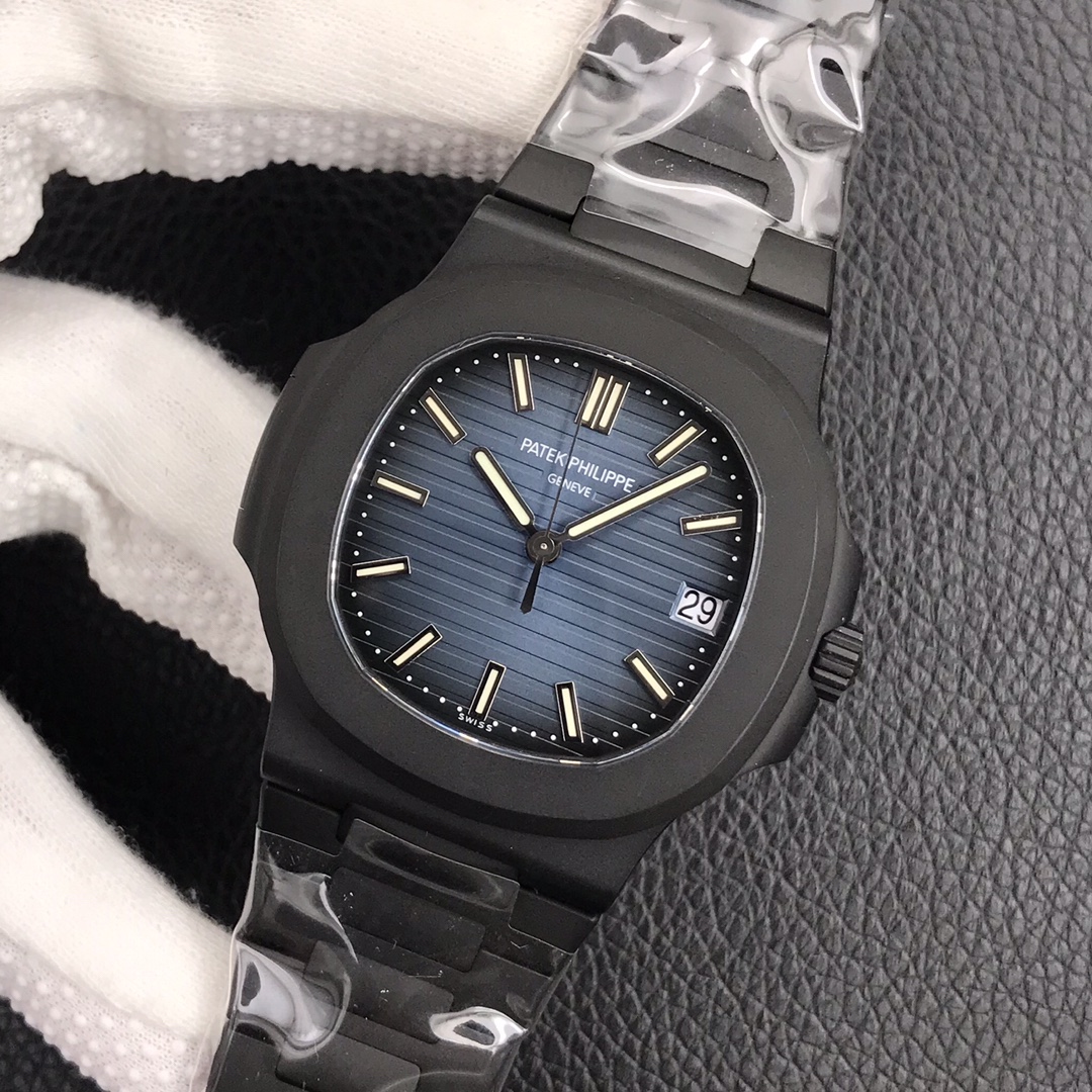 Replica Patek Philippe Nautilus Blue Dial 5711 40MM Mens Watch