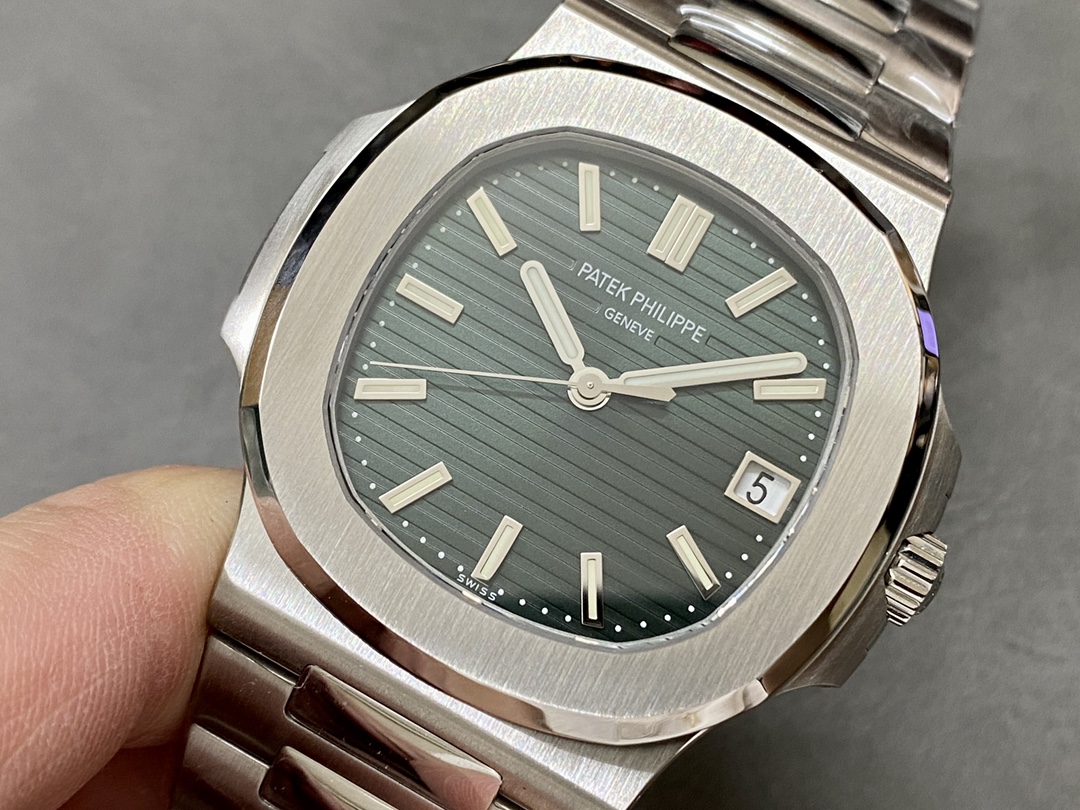 Replica Patek Philippe Nautilus 5711 1A Green Dial 40mm Mens Watch