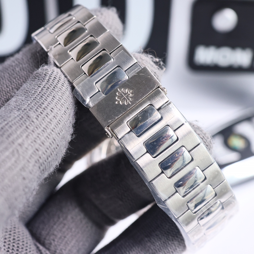 Replica Patek Philippe Nautilus 5711 113P 01 40mm Mens Watch