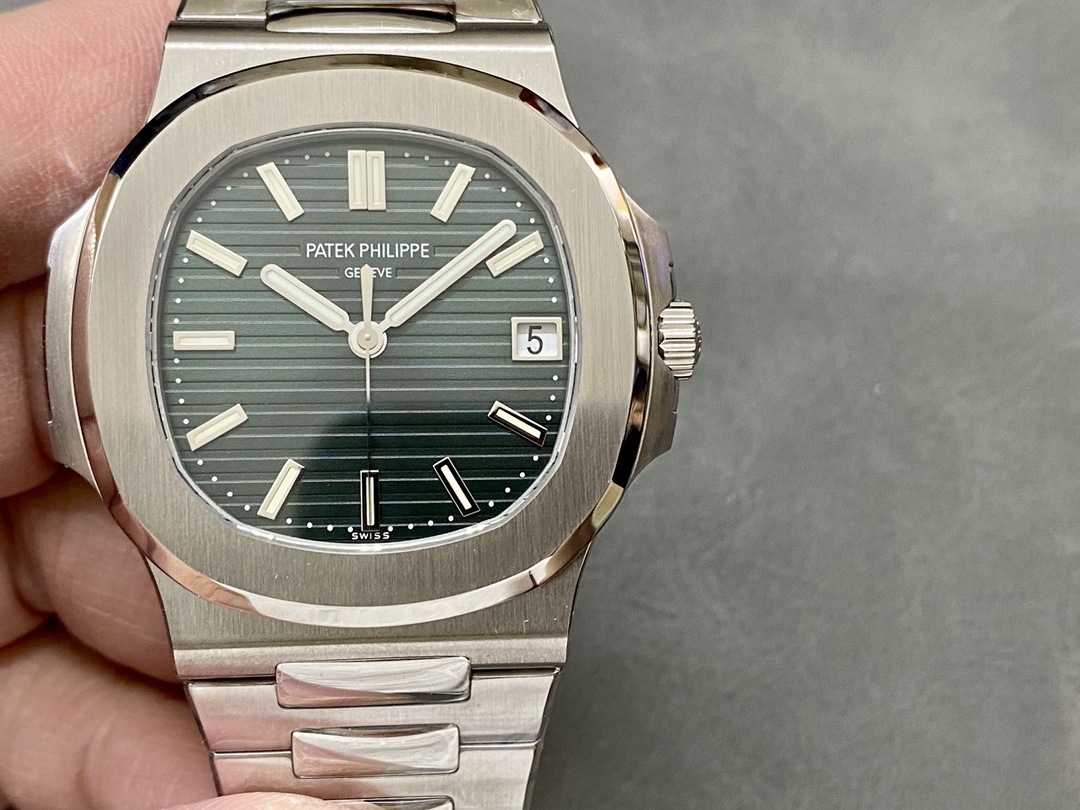 Replica Patek Philippe Nautilus 5711 1A Green Dial 40mm Mens Watch
