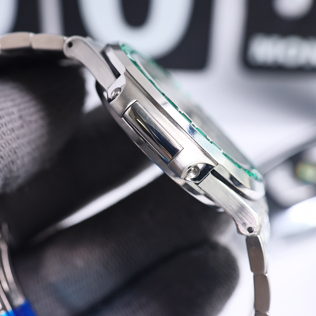 Replica Patek Philippe Nautilus 5711 113P 40mm Mens Watch