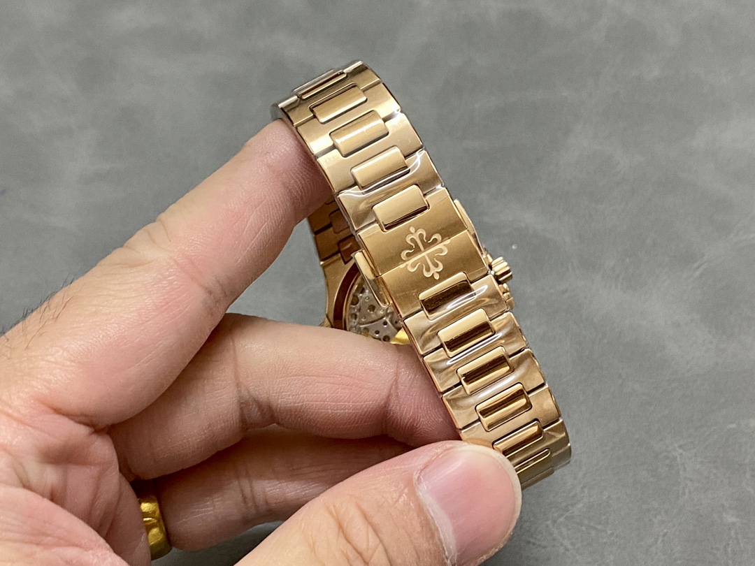 Replica Patek Philippe Nautilus 7118 1R 001 40mm Mens Watch